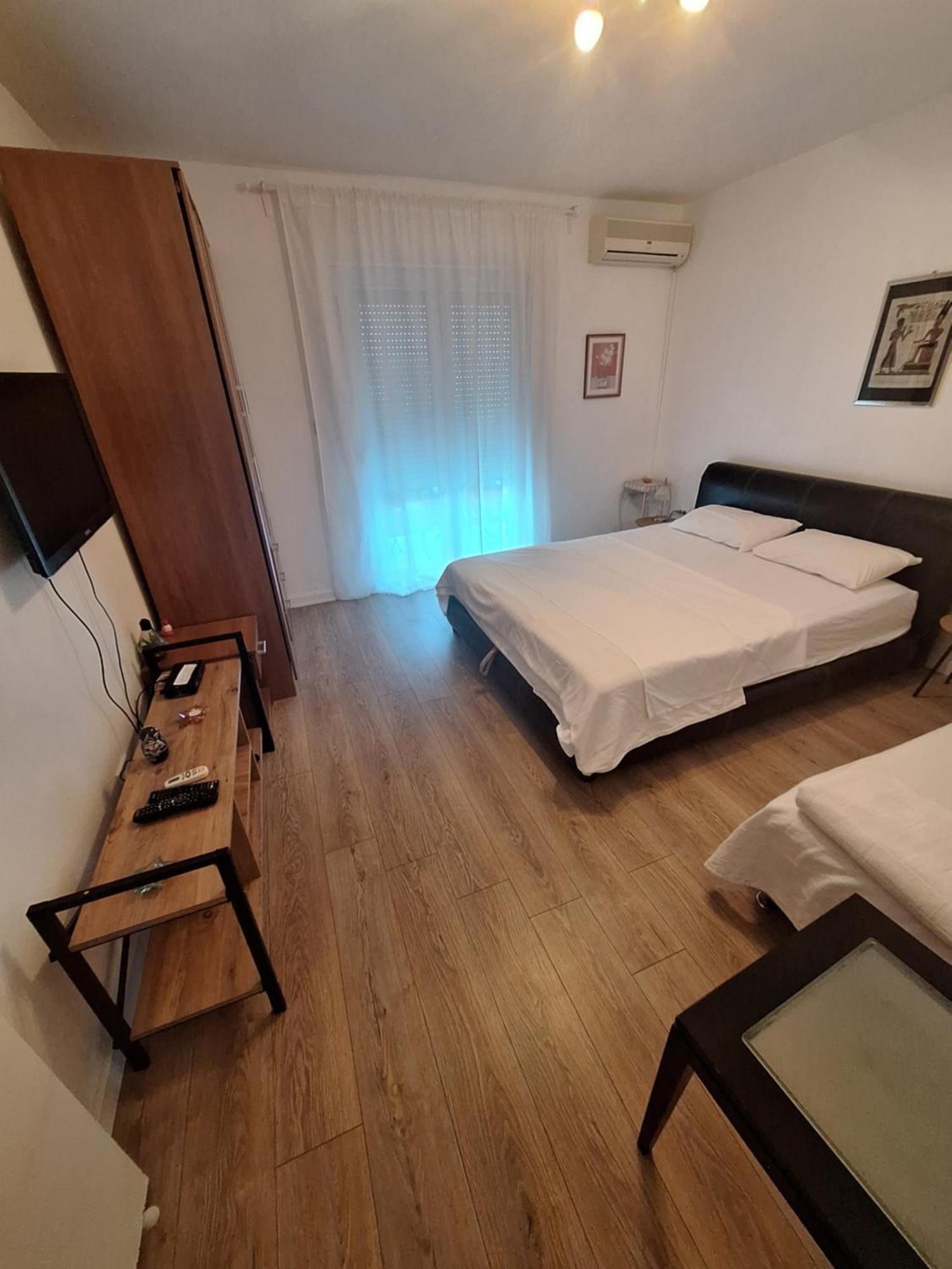 Apartments Lena Herceg Novi Bilik gambar