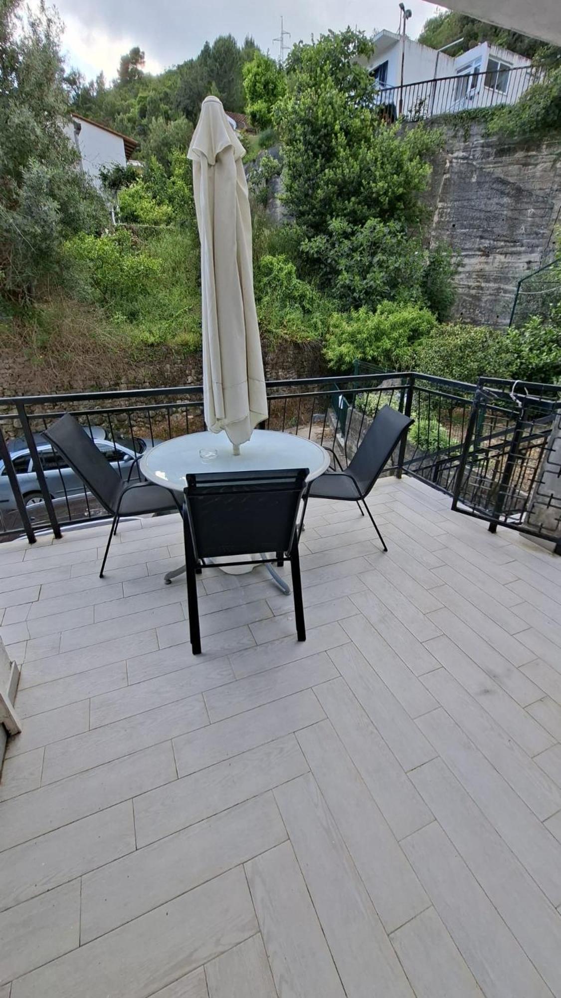 Apartments Lena Herceg Novi Bilik gambar